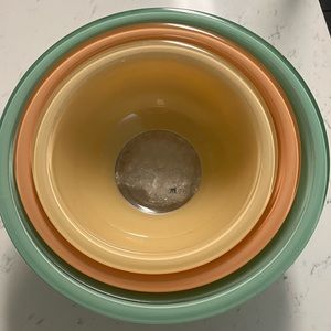 3 Vintage Stacking Pyrex Bowls Cool Neutral Colors. No Chips Or Cracks.